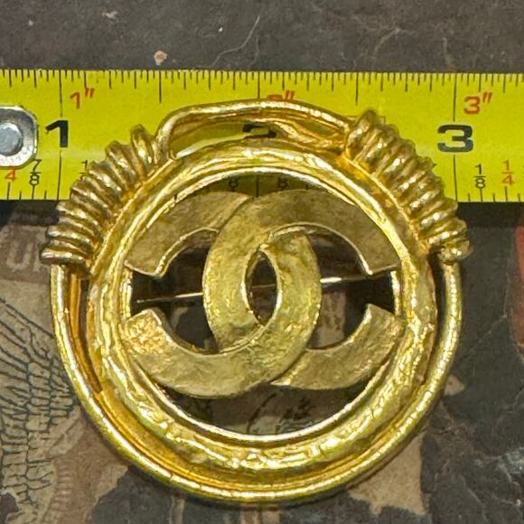 Chanel Vintage Circle Wrap Brooch 94P 24k Gold Plated Authentic CoA - Picture 4 of 7